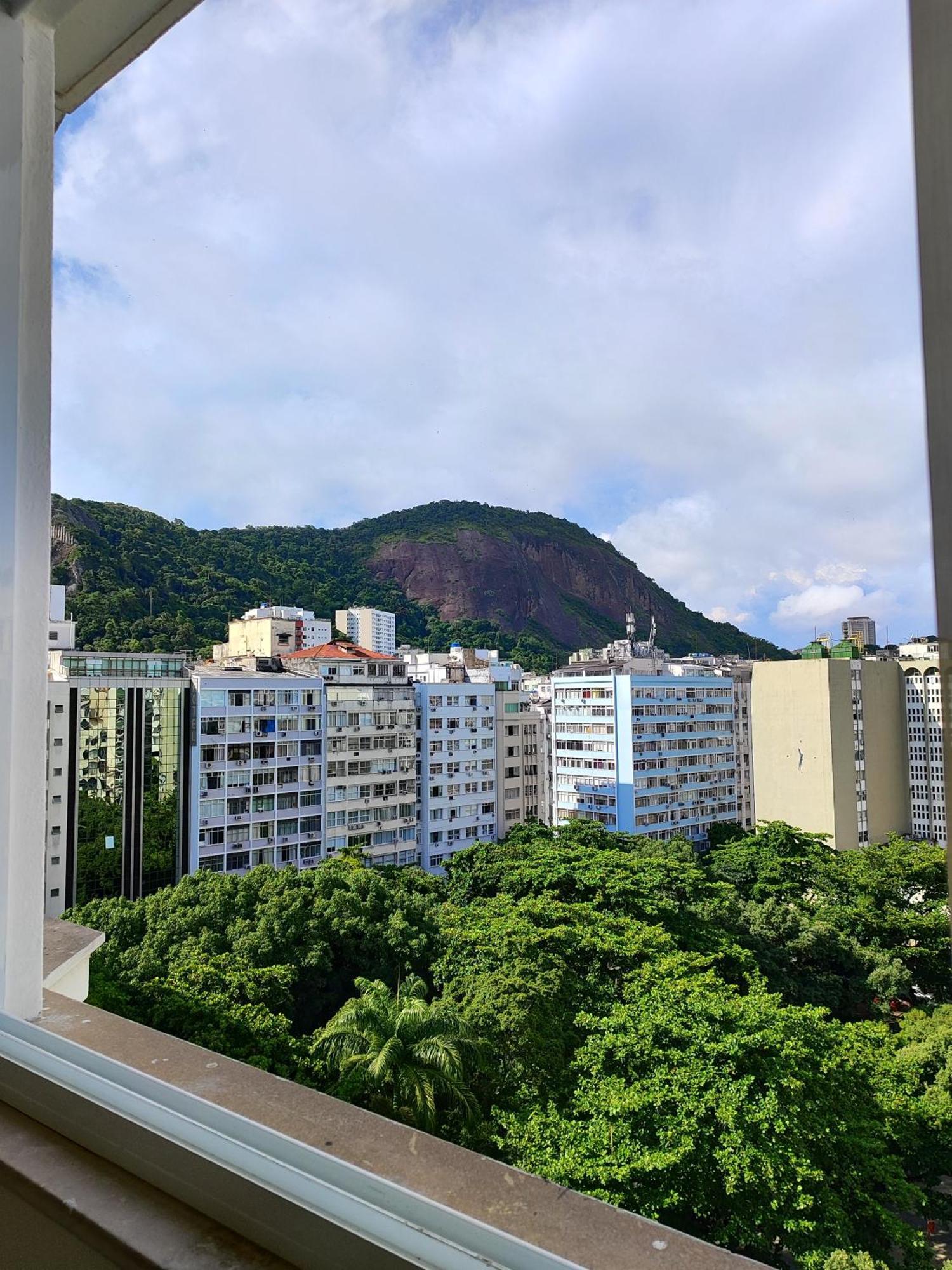 A Uma Quadra Da Praia De Copacabana Рио-де-Жанейро Экстерьер фото